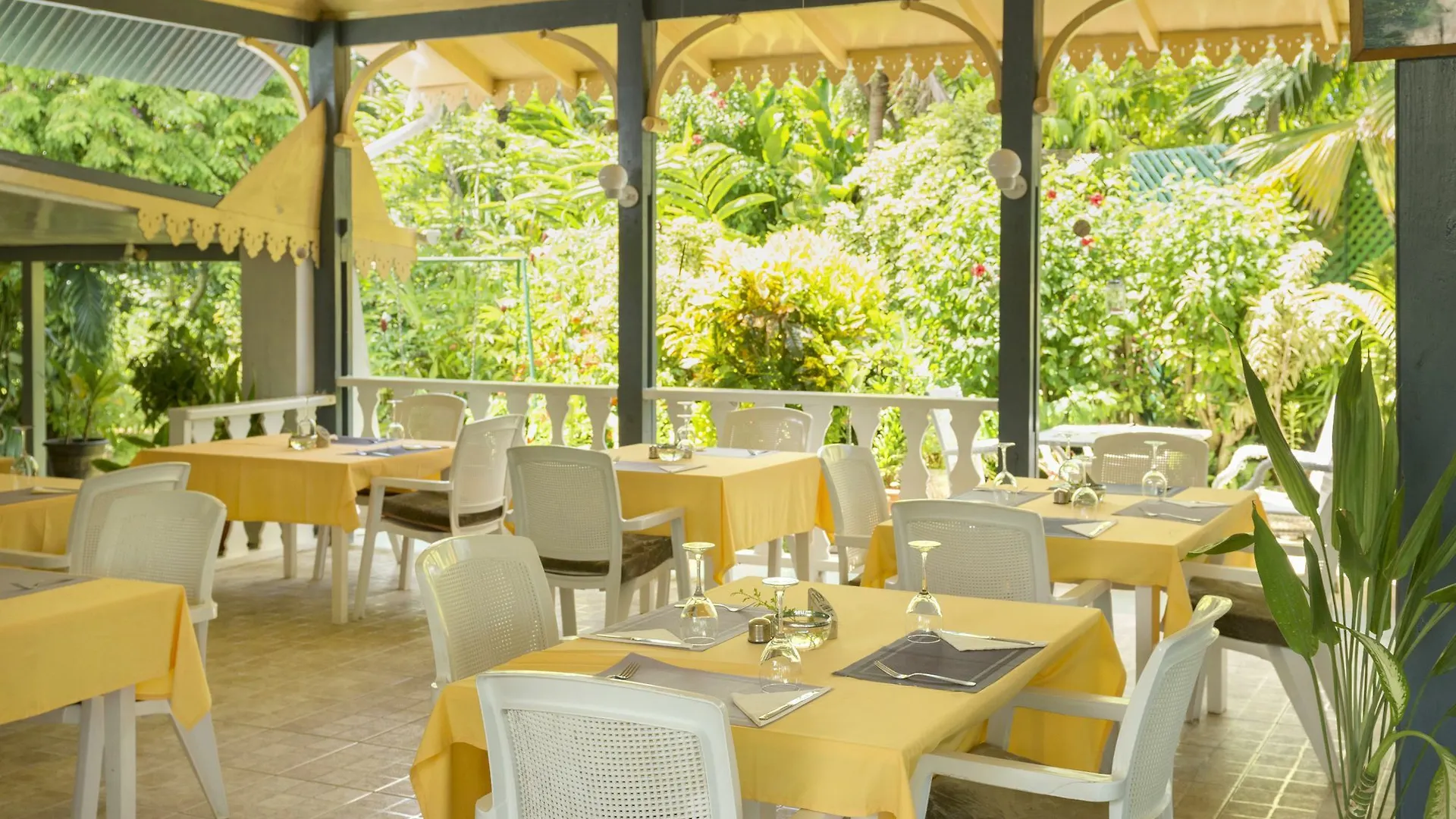 Auberge Chez Plume Anse Boileau Hotel